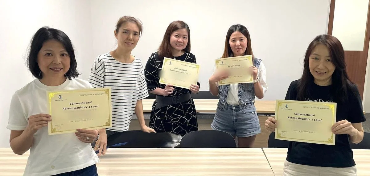 Students with their Korean Beginner 1 certificates