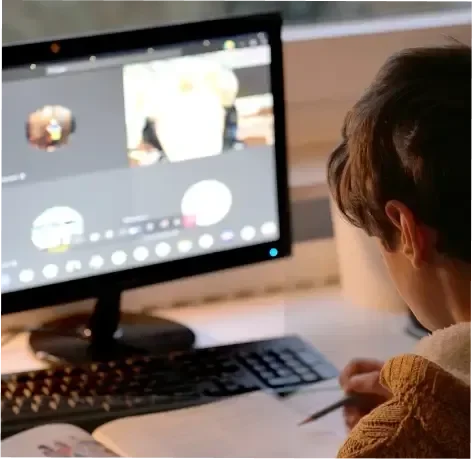 A child in a Korean Explorer online class