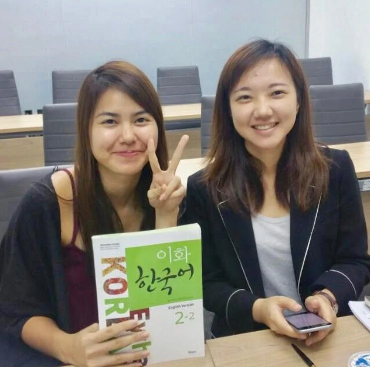 Students with their Korean coursebook